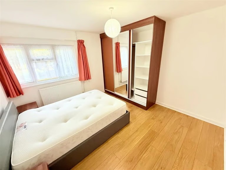 4-Bed Home West Bridgford
